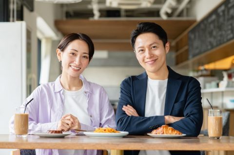 物価高でも「カフェ代」は“13.1％増”！ 居酒屋を削ってもカップルが「プチ贅沢」を手放さない理由―データが示す新しい節約と“ふたりの時間”を両立させるコツ