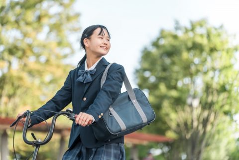 未成年の子どもが自転車で違反して「青切符」！もし反則金“1万2000円”を払わなかった場合、前科がついてしまうのでしょうか…？