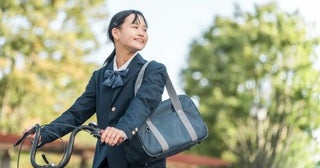 未成年の子どもが自転車で違反して「青切符」！もし反則金“1万2000円”を払わなかった場合、前科がついてしまうのでしょうか…？
