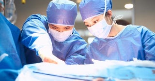 今田美桜“遥”、救命医として究極の選択を迫られる若者たちの青くて熱い正義が交差する、クロス医療ドラマが開幕＜クロスロード＞
