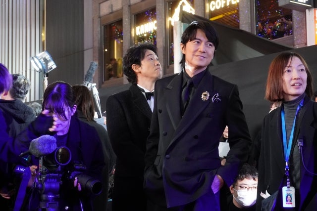 福山雅治、極寒の新宿レカペで「いよいよ公開」と期待感、大泉洋は永瀬廉とひと悶着？【「映画ラストマン FIRST LOVE」完成披露】