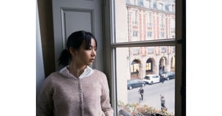  のん、パリの街で“映画のワンシーンのような姿”を披露 