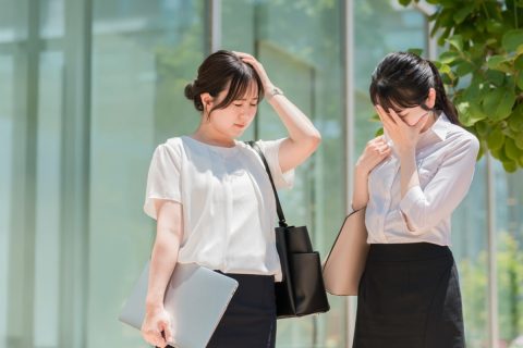 4月に入社したばかりですが、退職の意思を伝えたら「研修費用50万円を全額返せ」と怒鳴られました。払わないと訴えられることもあるのでしょうか…？