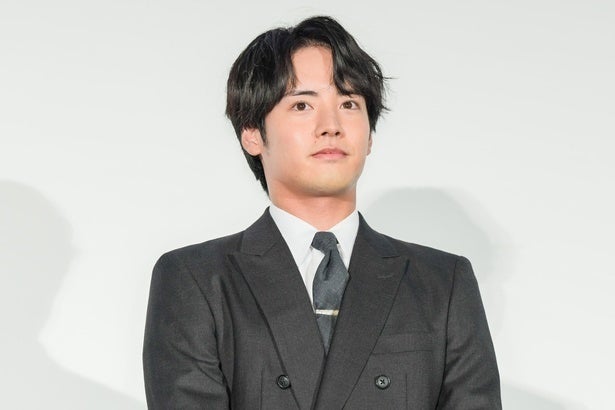 赤楚衛二、デニムジャケットコーデに「いつもと違う雰囲気」「かっこいい」と反響＜キンパとおにぎり＞