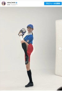 “日本一強いアナウンサー”の美女、短パンで太ももあらわの“ベースボールルック”に反響