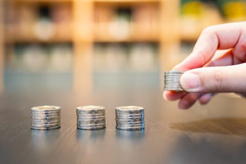 友人は「月8万円の不労所得になる」と“月10万円”を「NF・日経高配当50 ETF」に投資中！ かなり割がいいそうですが、私は「月3万円」が限界です。15年積み立てで“資産・配当”はどうなりますか？