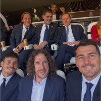 W杯スペイン戦の観席がすごい！レジェンドたちの集合写真に反響