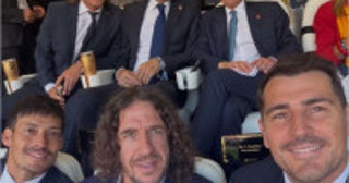 W杯スペイン戦の観席がすごい！レジェンドたちの集合写真に反響