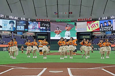 ≒JOY、巨人-ヤクルトオープン戦に登場キッズジャビットとのコラボやセレモニアルピッチで盛り上がる