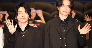 大森元貴＆菊池風磨、イヤホン“あいみみ”で『#真相をお話しします』主題歌「天国」を堪能！「好きになっちゃう」「照れる」と笑顔見せ合う