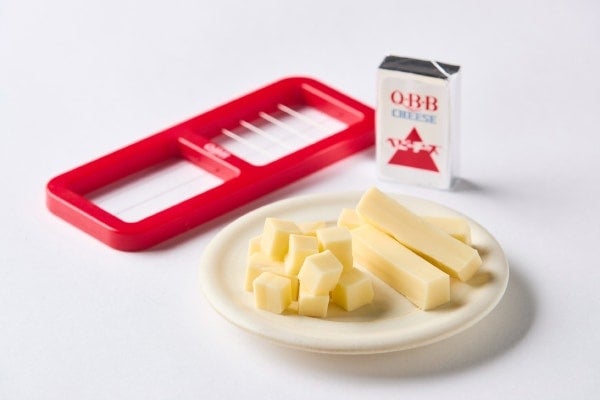 これ便利すぎ！チーズを小さく切れる「QBBベビーチーズカッター」数量限定で発売決定！