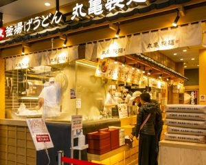 「丸亀製麺」最高益から一転減益…「はなまるうどん」と明暗が分かれたワケ。猛追する「資さんうどん」