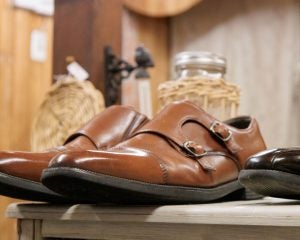 おじさん世代が絶対に「買ってはいけない」NG革靴3選。実は“合皮”や“明るい茶色”がダサく見えるワケ