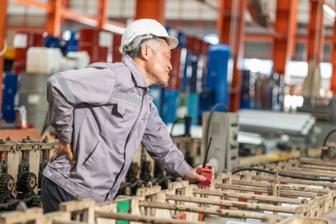 60歳で「資産1億円」でも働き続ける夫…「1億なんてすぐなくなる」と言っていますが、年金もあるし“老後資金には十分”ですよね？ 60代の「平均貯蓄額」とあわせ確認