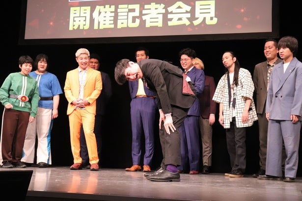＜M-1グランプリ2026＞めぞんが“逃げろ！納め”に臨むも招かれざる客がママタルト・大鶴肥満の“ボディカラー”に一同騒然