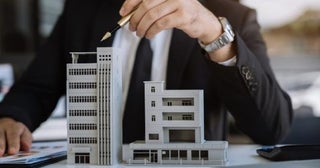 マンション経営を考えています。「大家」になった場合、どれくらいの「収入」が期待できますか？ また、どのようなリスクがあるのでしょうか？