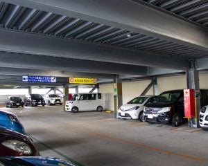立体駐車場のスロープで逃げ場もないのに“あおり運転”してきた車の意外な末路「周囲を気にしてオドオド」