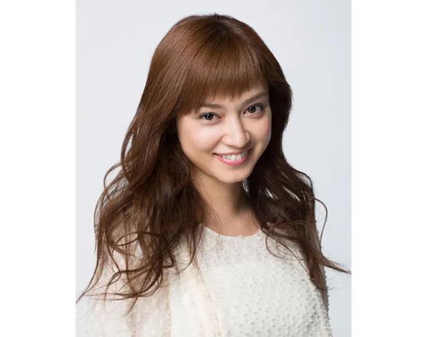 W杯応援に駆け付けた平愛梨＆「PAPA 5」ユニを纏う4人の息子…長友佑都との家族写真に「家族全員で戦ったんだね」の声