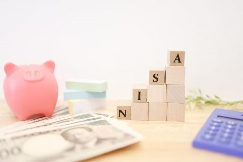 20代でマイホームの“頭金500万円”貯金！「NISAで15年運用すると1200万円になる」と言われましたが、「年利3％・5％・6％・7％」でいくら増える？ 住宅ローン利息削減額と比較