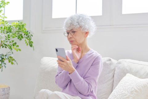 70代の母がスマホゲームに毎月1万円も注ぎ込んでいた！ 高齢者でもそんなにゲームにお金を使っているの？