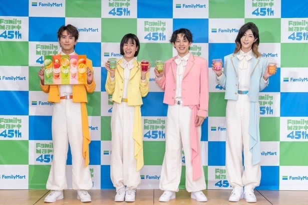 モナキが“決め顔食レポ”を披露！ファミマ「ごほうびフルーツフラッペ」発表会をレポート