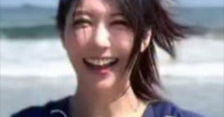 170cm“美しすぎる気象予報士”穂川果音、ビーチで解放感「スタイル最高」「可愛すぎ」