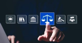 「弁護士」になるにはどれくらいのお金がかかるのですか？ 高収入を目指して社会人から弁護士を目指したいです