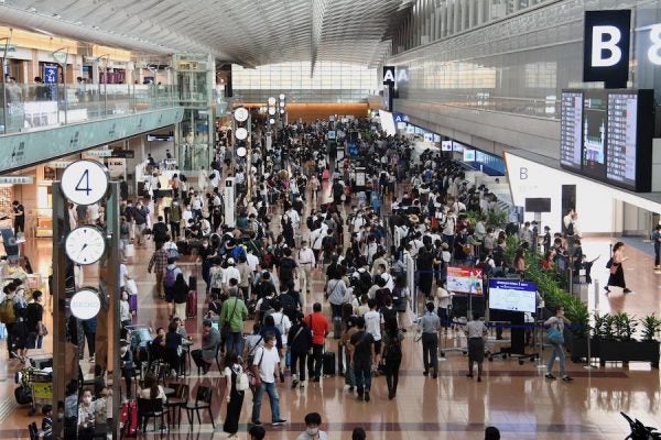 羽田空港国内線、旅客取扱施設利用料を引き上げへ国交省が上限認可