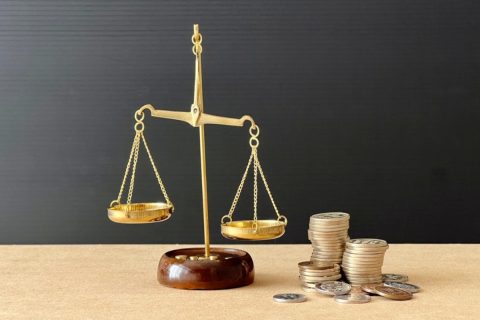 父の遺産は2000万円。父には離婚歴があり、母と子ども2人、前妻とその子どもが1人いるのですが、どのように遺産分割すればいいですか？