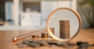 母子2人で「生活保護」受給中…10月から保護費“月500円増額”でも、家計はキツイです。「生活保護費だけ」で暮らすのが厳しい理由とは？ 支給額とあわせて確認