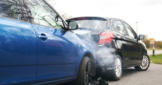 運転中、後続の車に「追突」された！ 相手は「無保険」とのことだけれど、修理代は請求できないの？