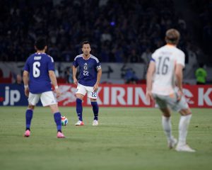 W杯初戦オランダ戦へ。主将・遠藤航を失った代表チームに、吉田麻也が「勝率を1％でも上げる」ために遺した金言