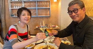 飯島直子、ドラマで共演中の中井貴一をゲストに初サシ飲み“お兄ちゃん”相手に質問攻め＜飯島直子の今夜一杯いっちゃう？＞