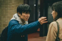 安田章大が徹底した役作りで体現『平行と垂直』自閉スペクトラム症のある兄・大貴を写した場面写真