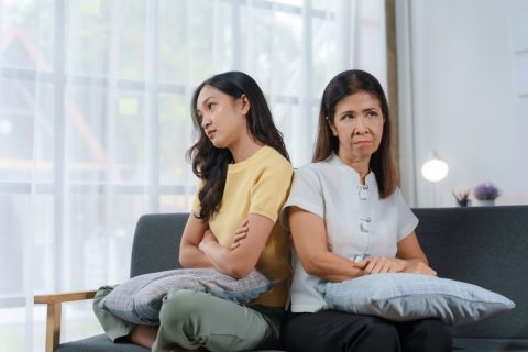 実家暮らしの社会人の娘に「生活費5万円」を求めたら「貯金できない」と言われ喧嘩に！ 社会人2年目に5万円の徴収は高すぎですか？