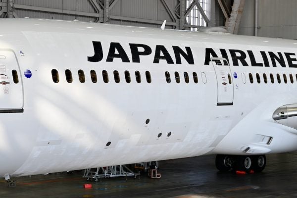 JAL、787-9型機に「サメ肌」塗膜国際線で燃費改善実証