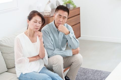 無職の50代娘と同居しています。「年金」で養っていますが、親がいなくなったときを考えると不安です。同居でも「生活保護」を受けさせることは可能なのでしょうか？