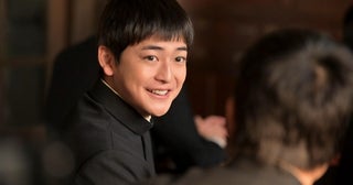 ＜あんぱん＞キラキラした目で北村匠海“嵩”に声をかけてきた高橋文哉“辛島健太郎”に視聴者も興味津々