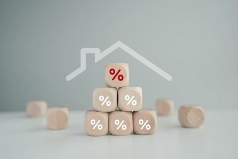 変動金利で「月7万円」を返済中のわが家。日銀の「0.75％」利上げで“毎月の返済額・総返済額”はどうなりますか？「借入2000万円×25年」で住宅ローンへの影響を確認