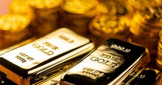 NISAの「成長枠」で金関連の商品を見つけました。「純金積立」とはどう違うのでしょうか？