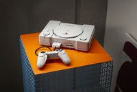 初代「PlayStation」がレゴに！コンソールを開くとジオラマが現れる“隠しコマンド”も用意