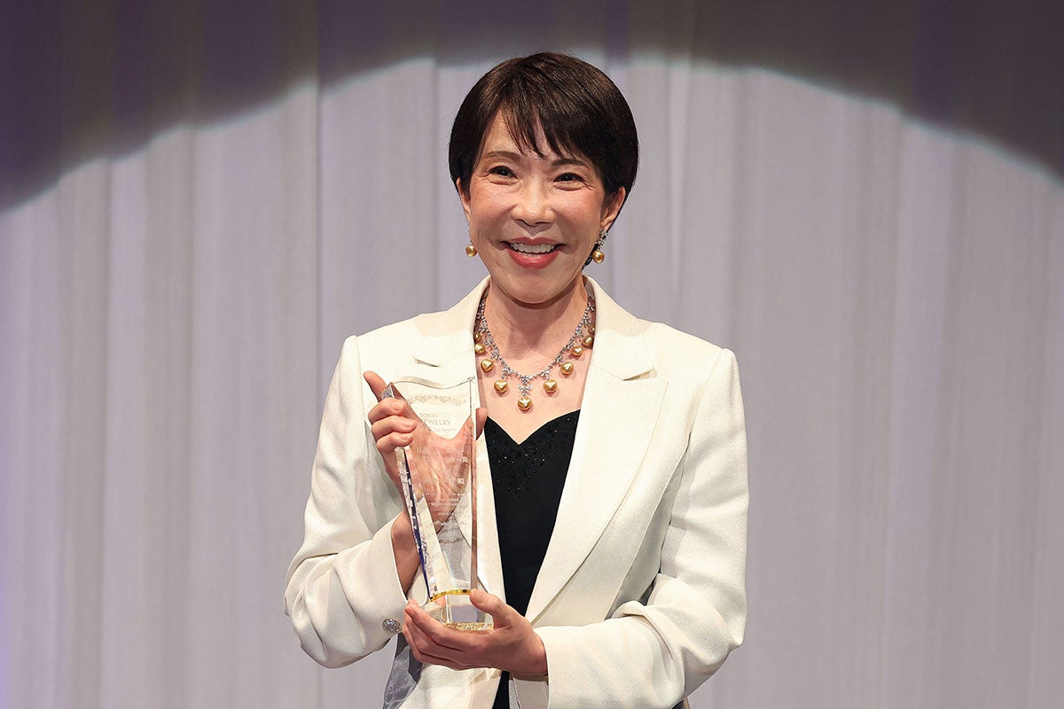 高市首相ジュエリーベストドレッサー賞出席に止まぬ批判…15年前に公務理由に欠席した蓮舫氏との“差”