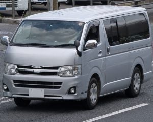“あおり運転”の恐怖。ハイエースが「10分以上後ろにぴったり」事態が一変、警察に捕まるまで…一発で免許取消しも、最新の厳罰事情