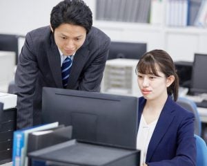 「わからないことがあったら、いつでも聞いて」はNG。部下や同僚に話しかけられない空気がある人でも変われる、ひろゆきの“ズルい”言いまわし