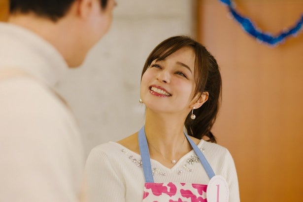 加藤ローサ“赤木”、料理コンで気に入ったイケメンのマナー違反に一喝＜婚活バトルフィールド37＞