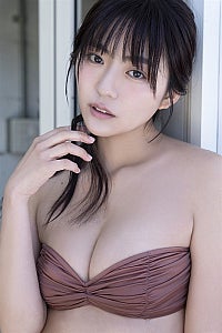 豊田ルナ、明るい笑顔の裏のしっとりとした大人の色気にフォーカス最新デジタル写真集発売