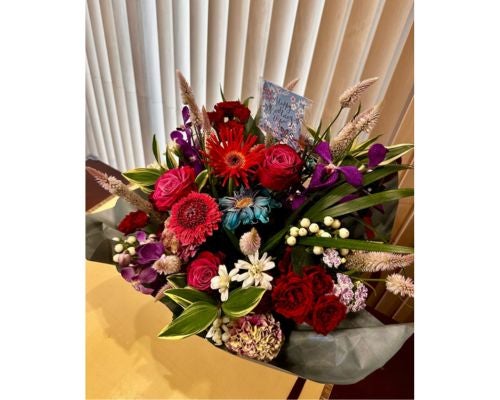  研ナオコ、誕生日祝いの豪華フラワーアレンジメントに感謝 