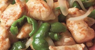 蒸し暑い季節を乗り切る！タンパク質×夏野菜「ささ身とピーマンの塩バタ炒め」