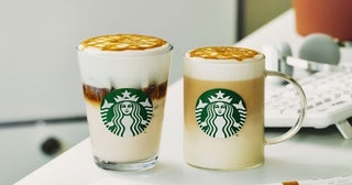 スタバ「キャラメル マキアート」がアップデート！ふわふわムース×ほろ苦さで癒やし度満点に