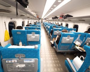 新幹線の指定席を「渡り歩く」50代男性。疑念を抱いた乗客が車掌にチクった結果…――週末ベスト